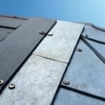 découvrez quel solin – plomb, aluminium ou zinc – offre la meilleure durabilité pour protéger efficacement votre toiture au fil des années.