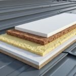 découvrez quels isolants il est préférable d'éviter sous une couverture métallique pour garantir la durabilité et l'efficacité de votre toiture.